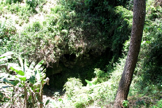 Lumiang Cave